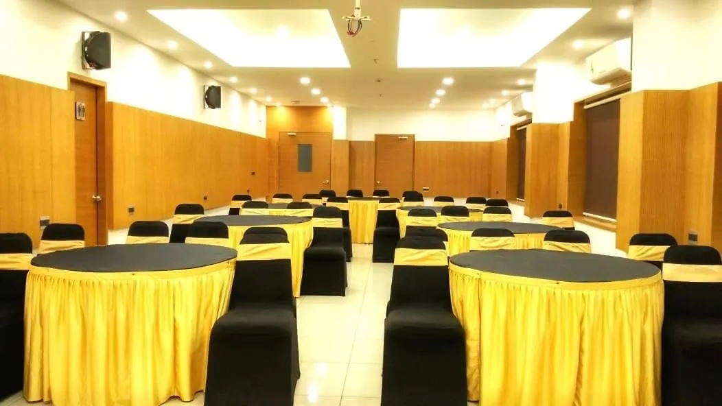 Medora Hotel Kozhikode 4*,  India